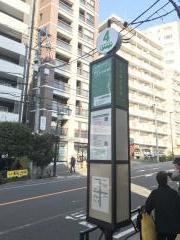 「牛込柳町駅前」バス停留所