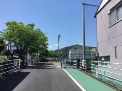 服織小学校