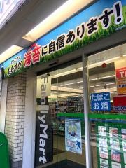 ファミリーマート　心斎橋店