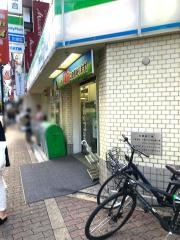 ファミリーマート　心斎橋店
