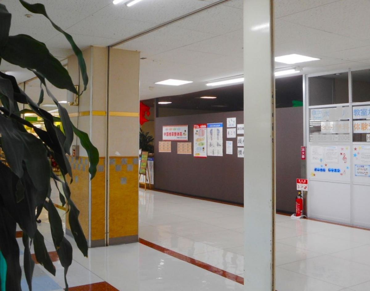 2F通路からの正面外観