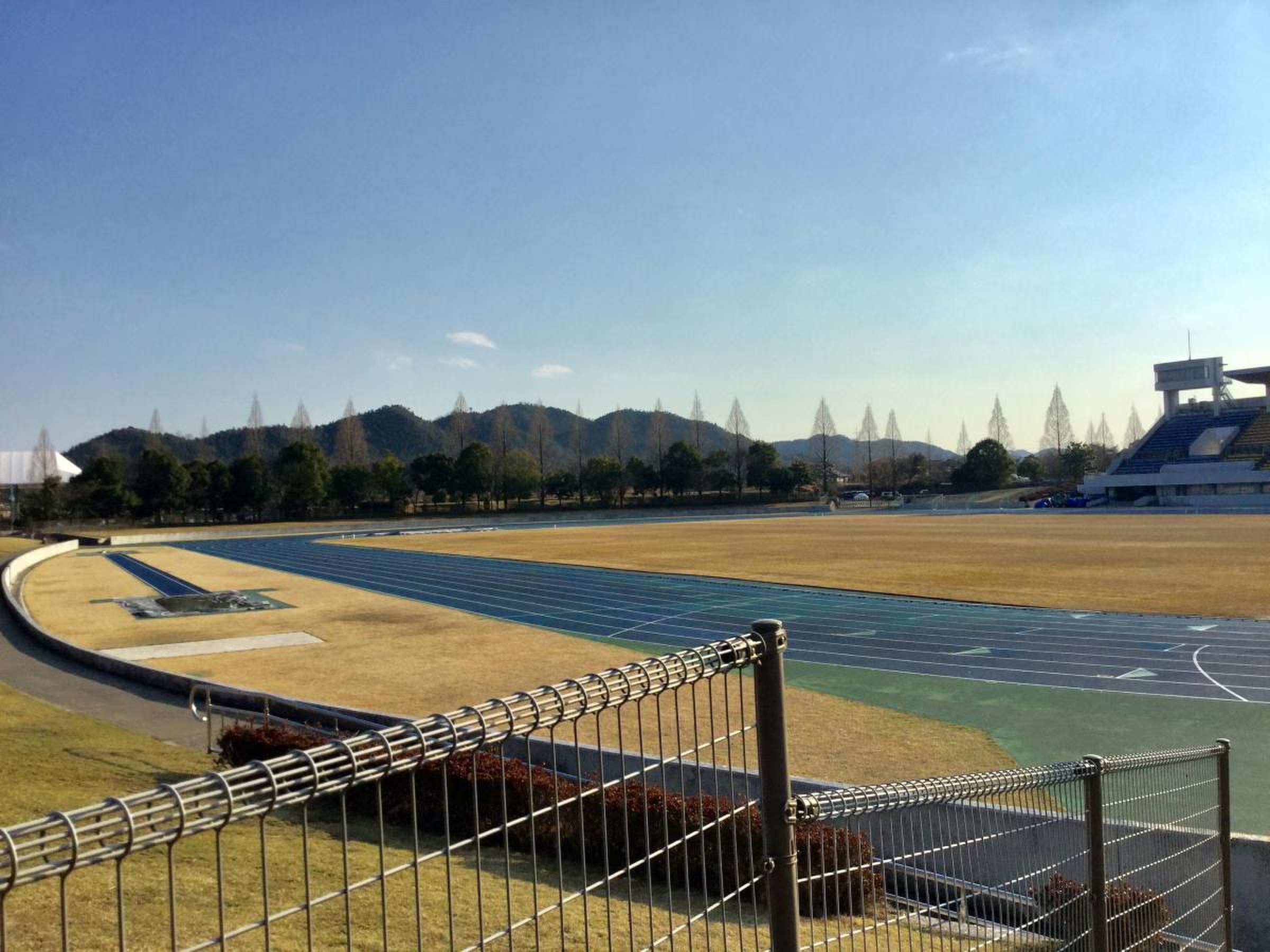 東 広島 運動 公園 陸上 競技 場