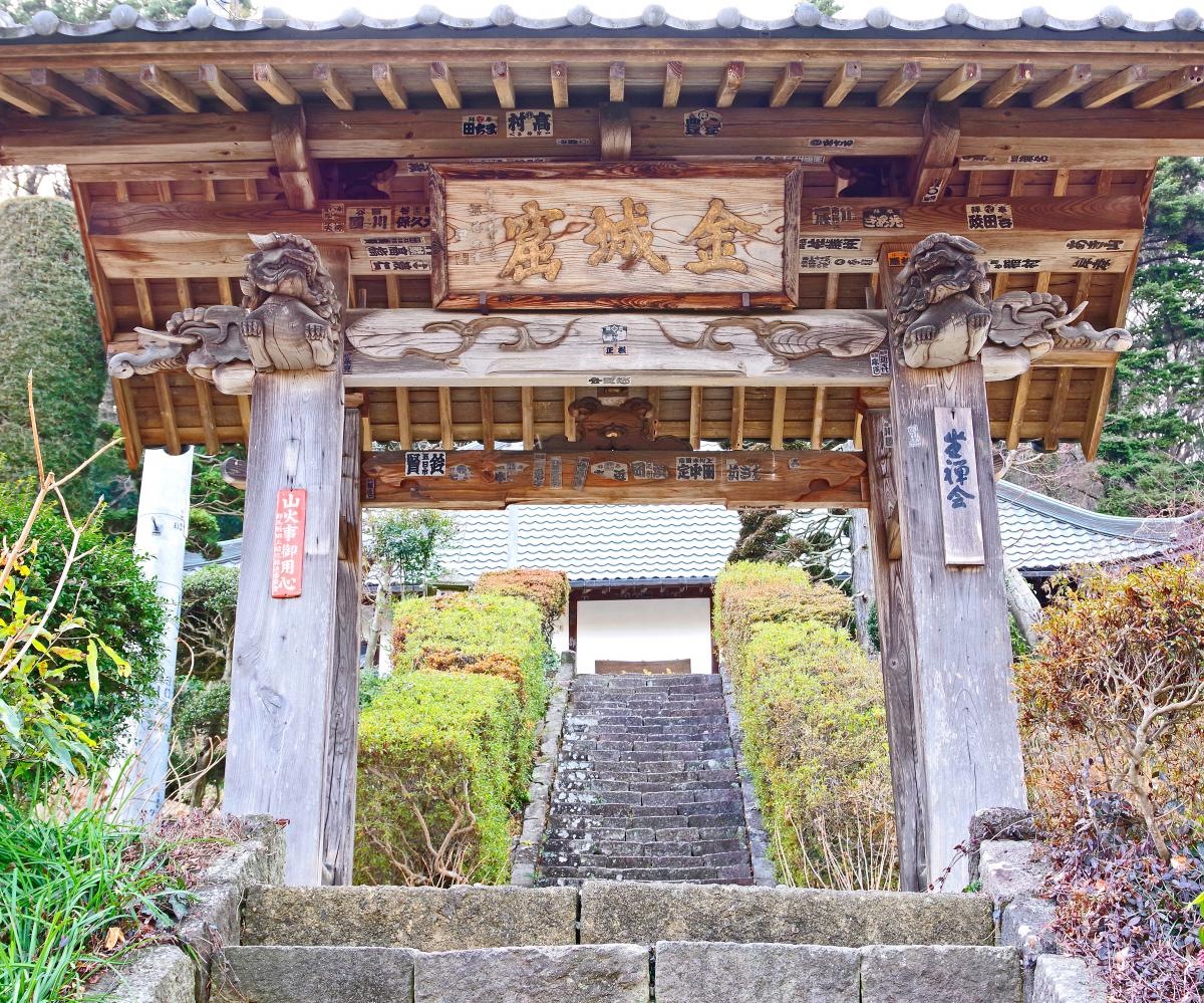 「玉巌寺」の山門