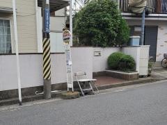 「末吉神社前」バス停留所