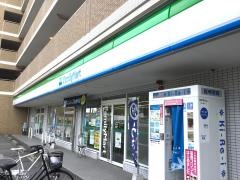 ファミリーマート　鏡池通店