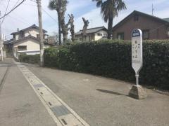 「坂の下上」バス停留所