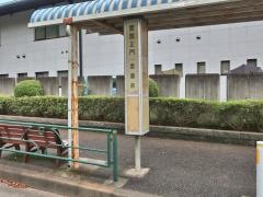 「霊園正門」バス停留所