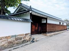 旧池田屋敷長屋門