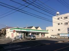 ファミリーマート　東大和向原店