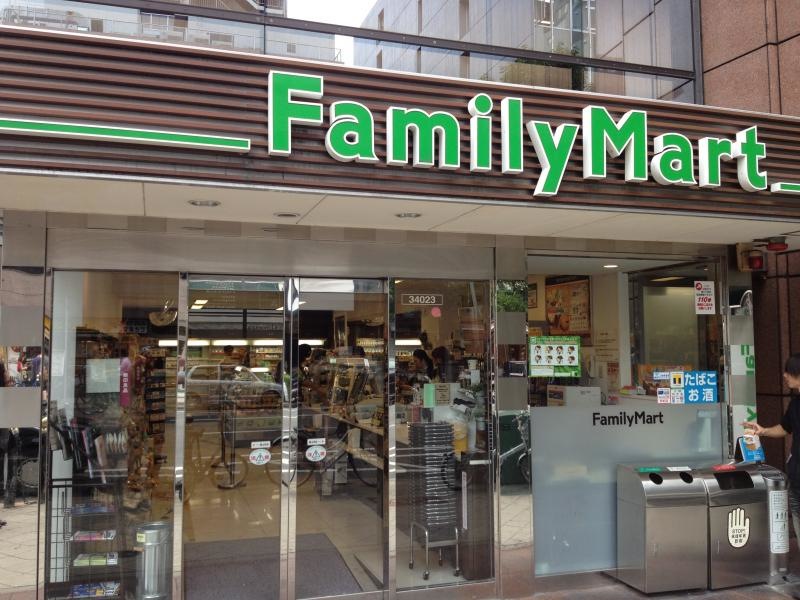 ファミリーマート北堀江店。