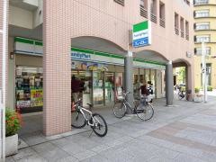 ファミリーマート　幕張ベイタウン店