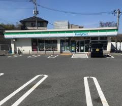ファミリーマート　焼山中央店