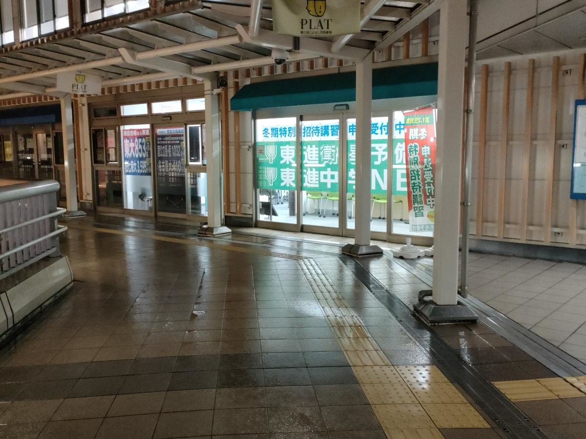 北東から