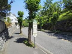 「大鶴巣公園」バス停留所