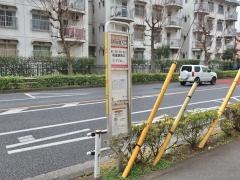 「昭和会館入口」バス停留所