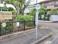 「すみれ児童公園」バス停留所