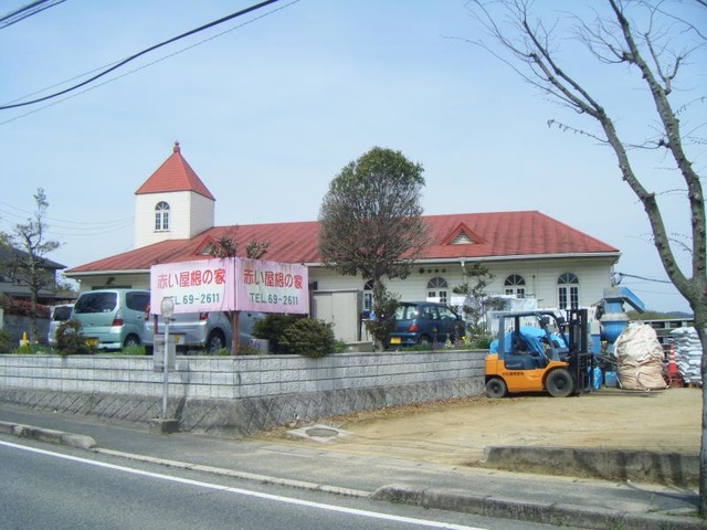 赤い屋根の家