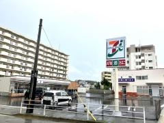 セブンイレブン　那覇安岡店