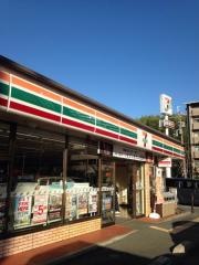 セブンイレブン　豊中東泉丘店