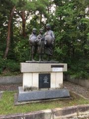 安寿と厨子王の物語母子像