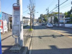 「岩屋不動入口」バス停留所