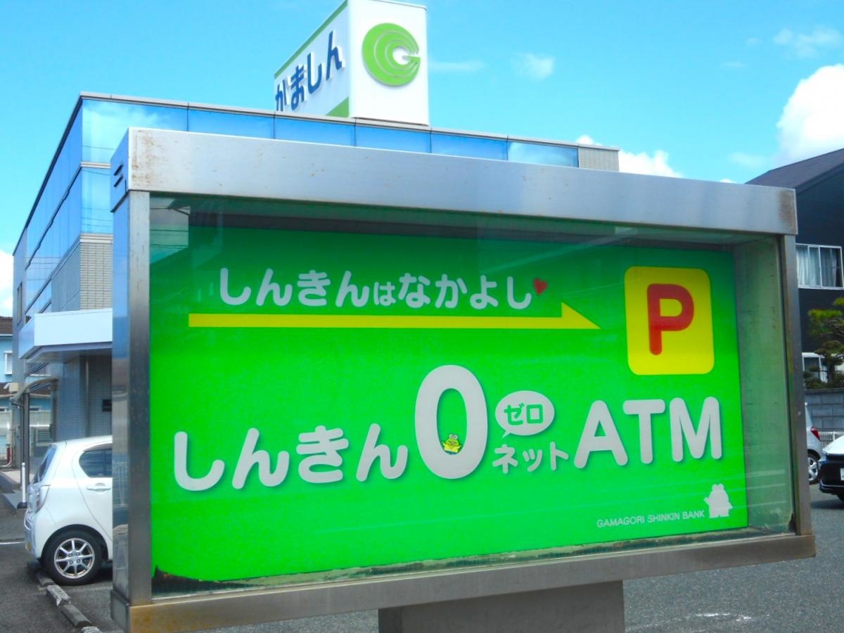 入口の案内掲示板