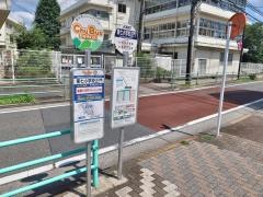 「第七小学校正門」バス停留所
