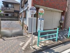 「第七小学校正門」バス停留所