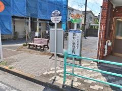 「第七小学校正門」バス停留所