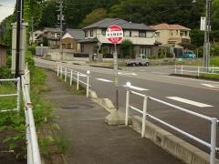 「衣文観音前」バス停留所