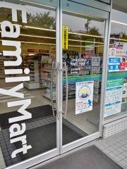ファミリーマート　芳野三丁目店