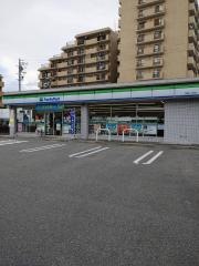 ファミリーマート　芳野三丁目店