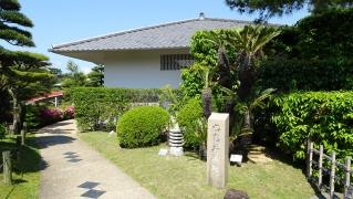 中津万象園丸亀美術館