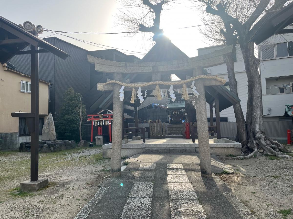 神社の門