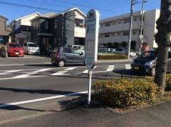 「芝原小学校」バス停留所