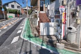 「鶴ケ丘郵便局」バス停留所