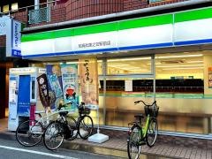 ファミリーマート　尼崎武庫之荘駅前店