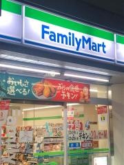 ファミリーマート　栄瓦通店
