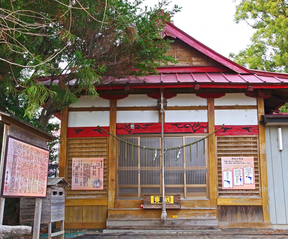 「飯玉神社」の拝殿正面