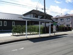 「鶴ケ谷四丁目北」バス停留所