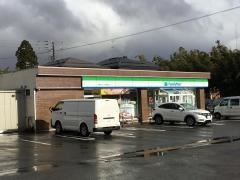 ファミリーマート　横越うぐいす団地店