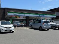 ファミリーマート　青森油川店