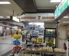 セブンイレブン　京急ＳＴ金沢文庫中央店