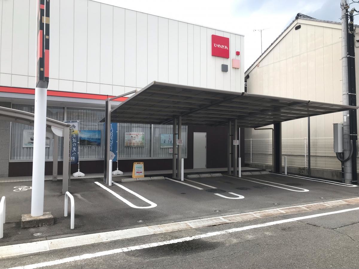 菊間にある、愛媛銀行菊間支店。