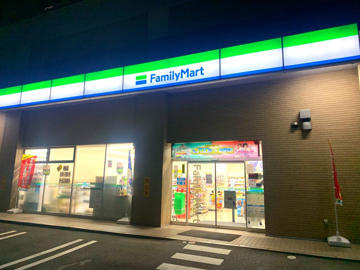 ファミリーマート 三滝本町
