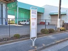 「岩蔵街道入口」バス停留所