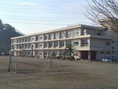 川村小学校