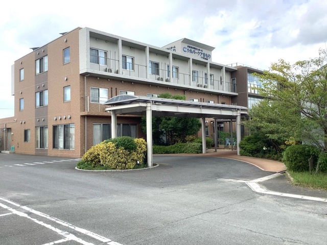 健愛会　健愛記念病院　シルバーケアきもり 建物全景