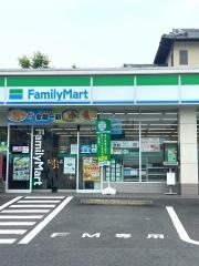 ファミリーマート　長与駅前店