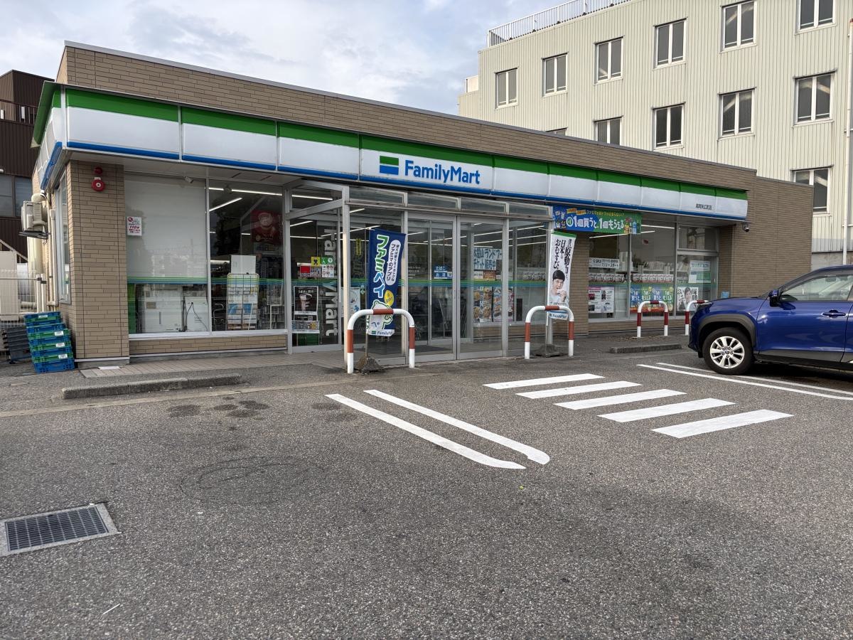 ファミリーマート　高岡末広町店　店舗外観